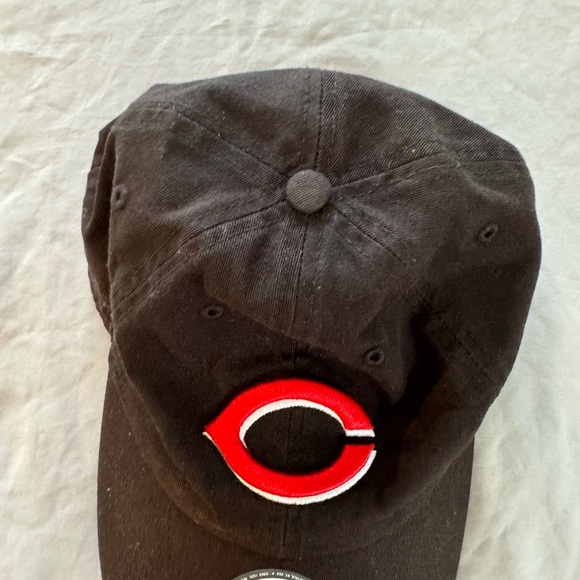 Cincinnati Reds, new era, casual classic adjustable closure strap, soft cap. - Picture 3 of 11